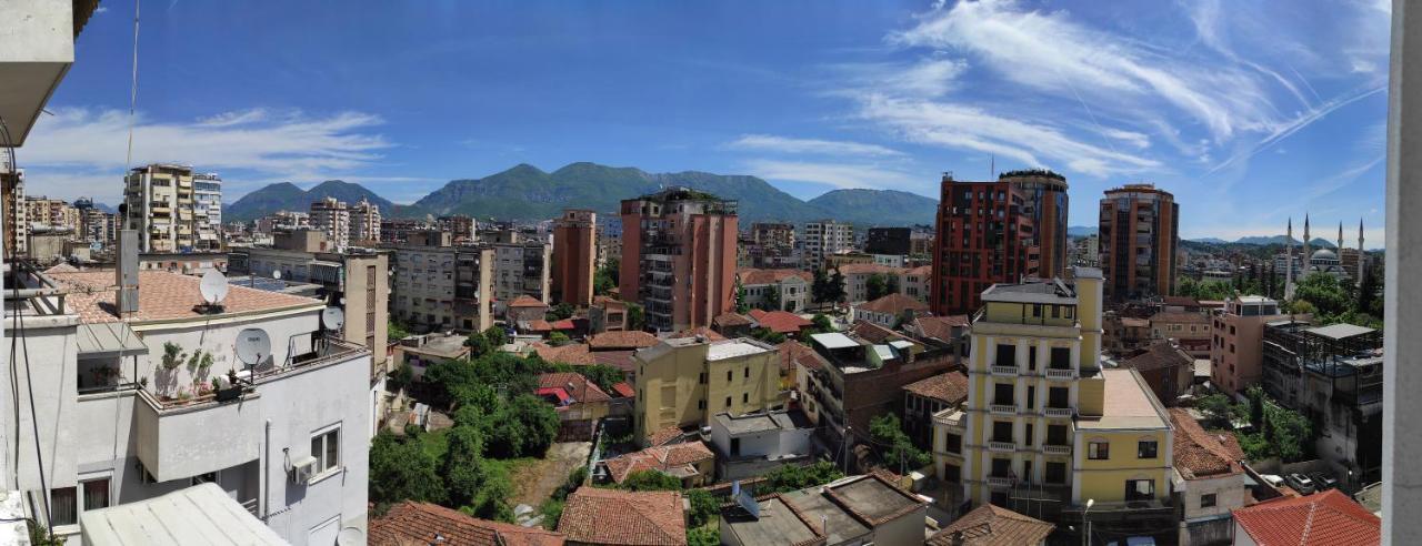 Apartment Toptani In City Center